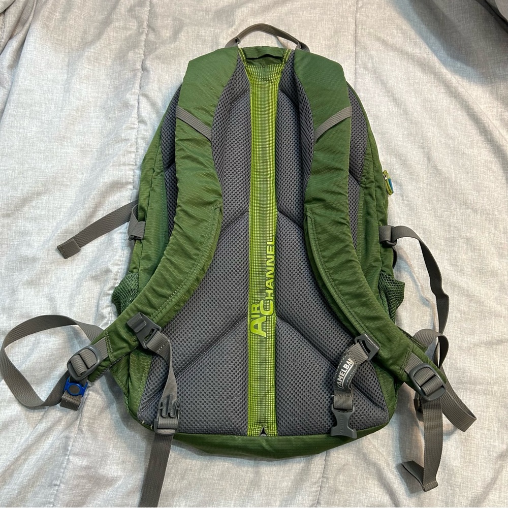 Camelbak Cloud Walker 18 Hydration Green Backpack Hiking Outdoor Gorpcore - Picture 6 of 16